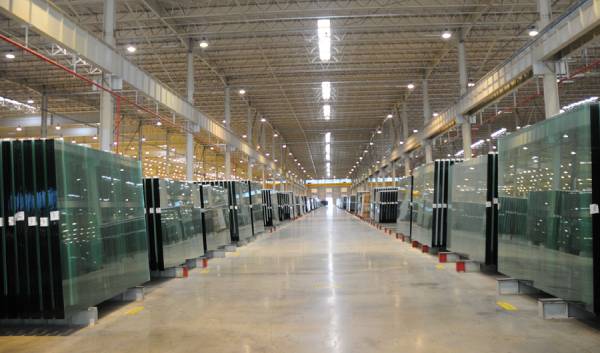 Capa: O que é e como é feito o vidro plano